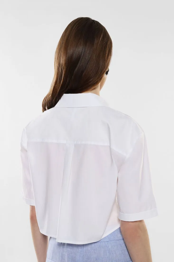 Camicia cropped in puro cotone con doppia tasca applicata