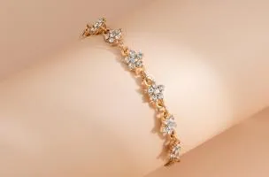 Elegante bracciale con pietre artificiali, colore oro