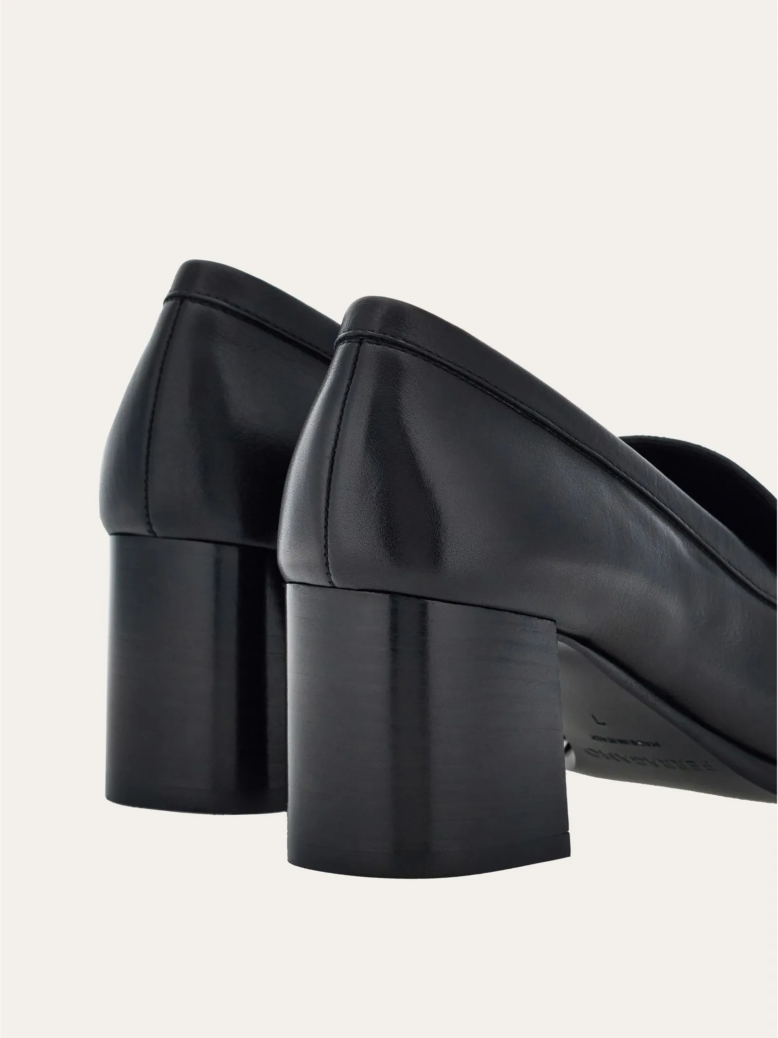 FERRAGAMO Calzature,Mocassini Pumps Gancini in pelle di vitello nero 