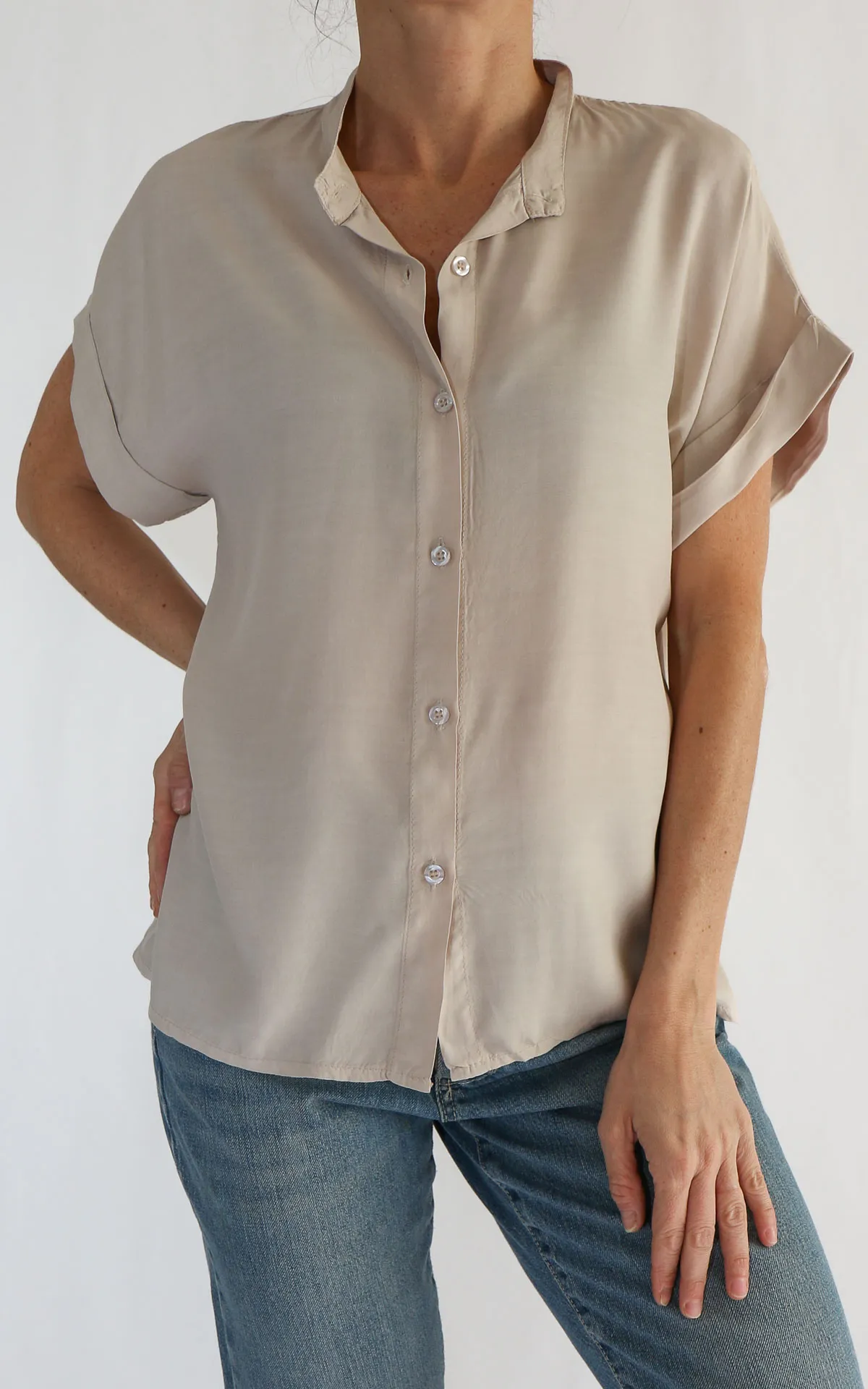 Off- on – Blusa raso con bottoni – Sabbia