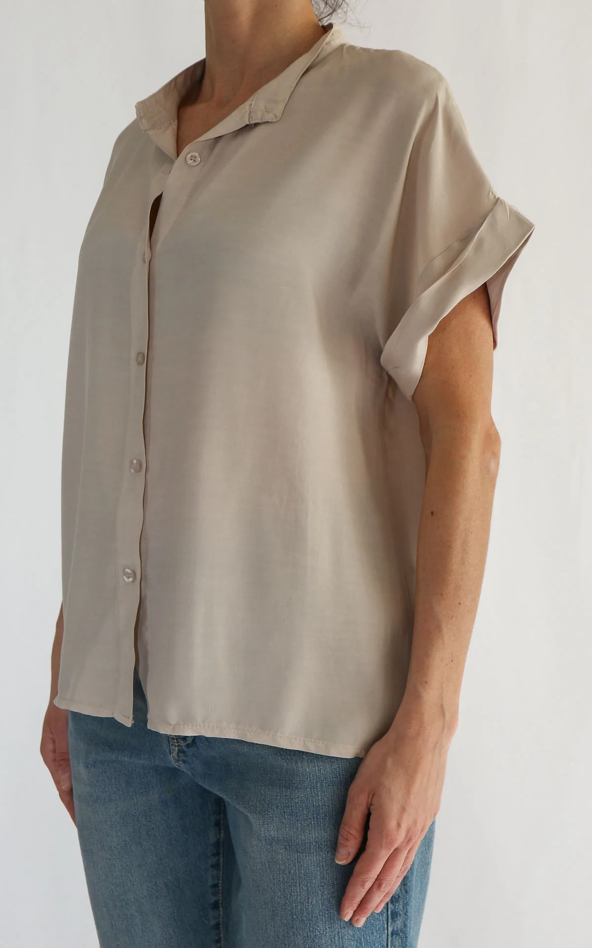 Off- on – Blusa raso con bottoni – Sabbia